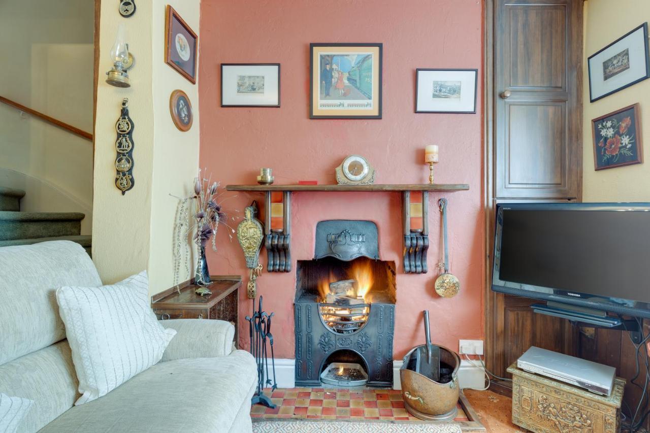 Charming Historical Cottage In Scarborough Exterior photo